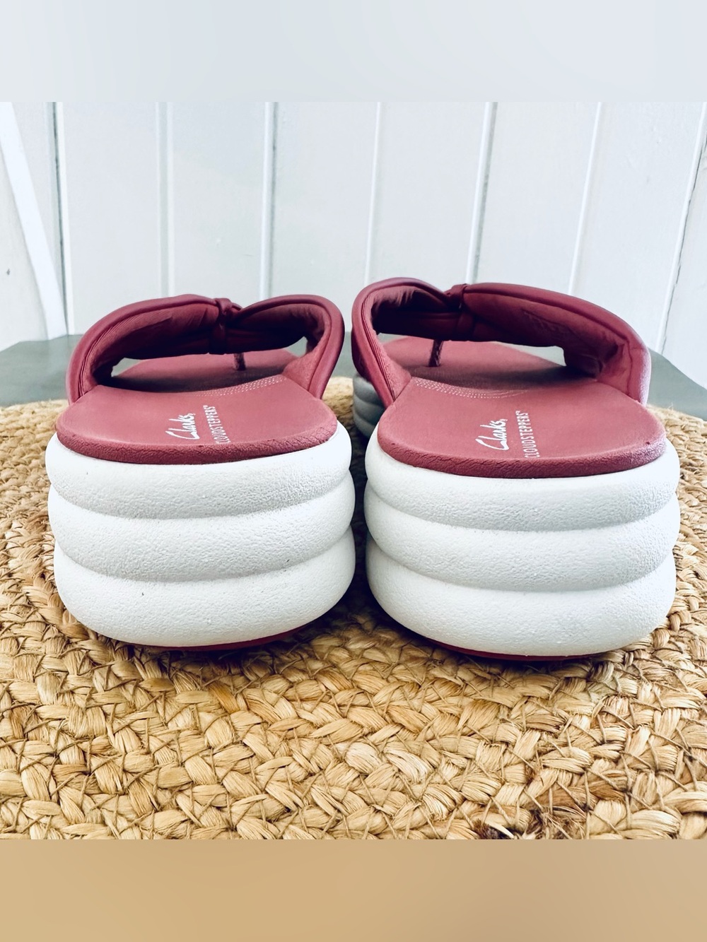 Clarks Women's Bow Thong Sandals in Dusty Rose - Picture 4 of 7